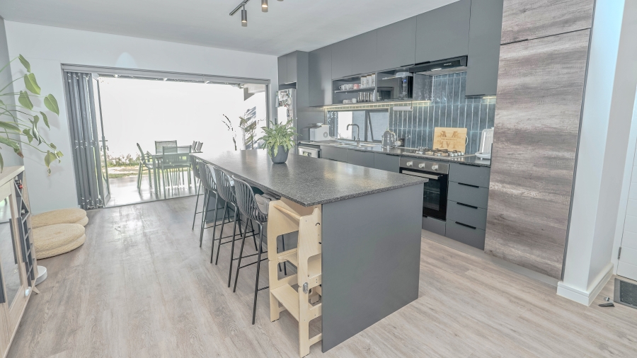 2 Bedroom Property for Sale in Newinbosch Western Cape